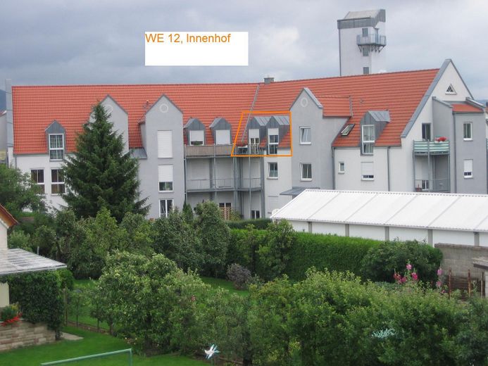 helle moderne DG 4 Zi im Ort Hirschaid auch Eigennutzung, Hobbykeller, 2 Bakone, Garage – ruhiger Innnehof nach Westen