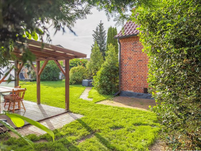 Kapitänshaus inkl. Baurecht für weiteres FH/EFH – Terrasse/Garten