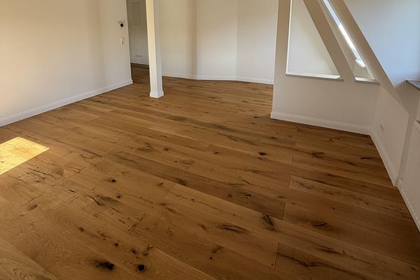 Klassisch & Schön. Luxuriös sanierte 2-Zimmer-Wohnung im beliebten Stuttgarter Westen.