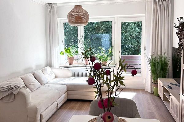 Jasne mieszkanie 2-pokojowe, spokojna lokalizacja w Moosach, balkon z widokiem na zieleń, możliwość przejęcia umeblowania