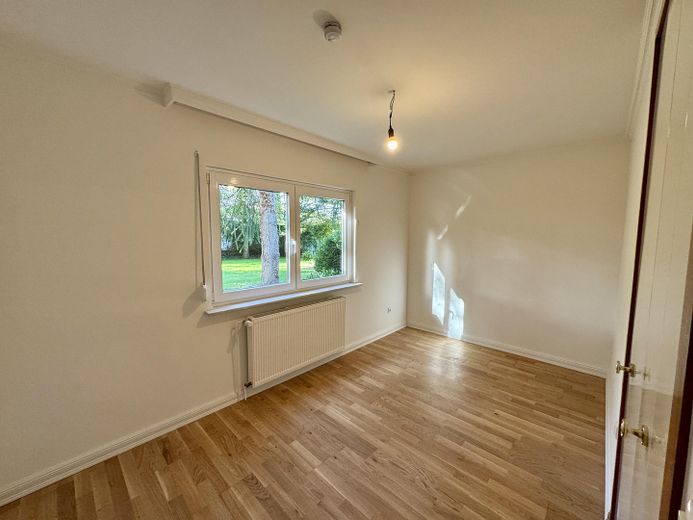 Heller 5-Zimmer-Bungalow mit Kamin, großem Garten & Doppelgarage | Stadtgrenze Hamburg – Arbeitszimmer