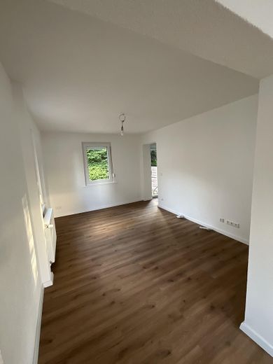 **SPRZEDAŻ PRYWATNA dom bliźniaczy / PIERWSZE ZASIEDLENIE po CAŁKOWITEJ RENOWACJI / nowa KUCHNIA NOBILIA / spokojna DZIELNICA MIESZKALNA** – Essbereich (EG)