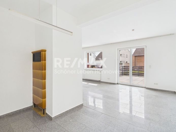 Mehr Platz als erwartet, modernisierte DHH, mit wohnlich ausgebautem Keller mit  eigenem Eingang. – Wohnzimmer