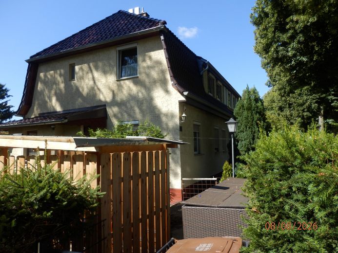modernisierte Doppelhaushelfte mit zwei Wohnungen auf 403,50 qm Grundstück mit Garage – Fahrradstellplatz m, 220 V