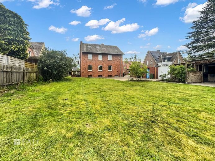 Riesiges Grundstück &amp; viel Potenzial - Zweifamilienhaus mit Ausbaureserve in Reckenfeld – Garten