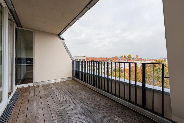 Dachgeschosswohnung direkt am Boxhagener Platz ! 7-Zimmer ! Provisionsfrei ! – Balkon