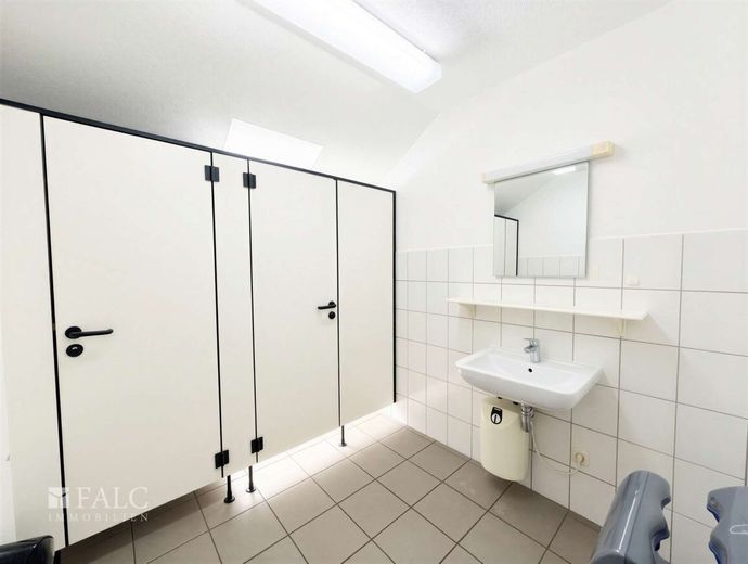 Ihr neuer Unternehmensstandort: 410 m² mit maximaler Flexibilität! – Herren WC