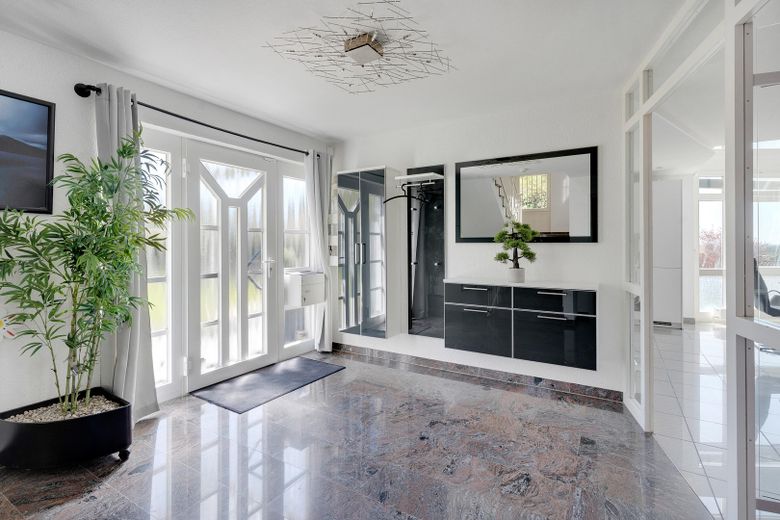 Garderobe EG