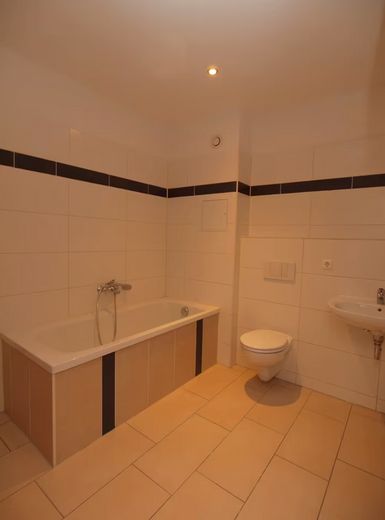 Appartamento al piano terra con 2 locali, cucina componibile e balcone – Foto 5