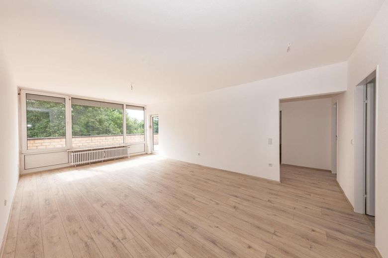 Luminoso appartamento di 4 locali in Lessingplatz – Wohnzimmer