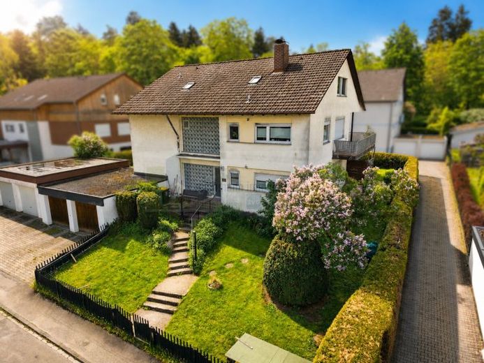 Wohnen und vermieten in Bestlage von Bad Dürrheim – gepflegtes 3-Fam.Haus mit Südausrichtung u. 2 Garagen - Kapitalanlage oder Mehrgenerationenwohnen! – Foto 1