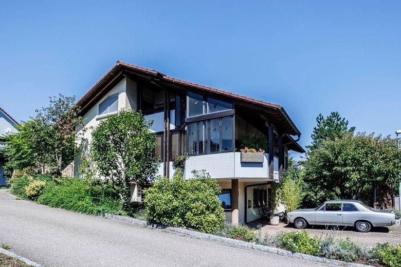 Architektenhaus (3 Wohneinheiten) mit Garten u. Garage – Architekten Haus mit Garten