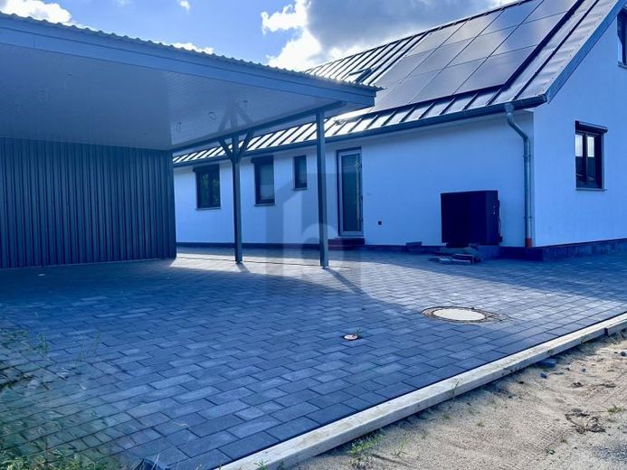FAMILIENHAUS IM GRÜNEN MIT GARTEN & PV – Foto 1