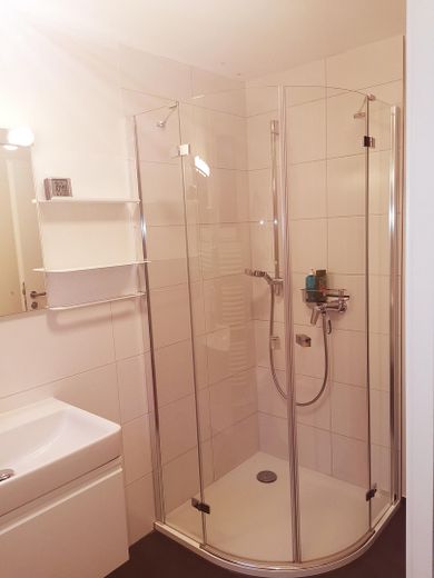 TRAUM(FERIEN)WOHNUNG VON PRIVAT ZU KAUFEN! – Halbrunde Dusche