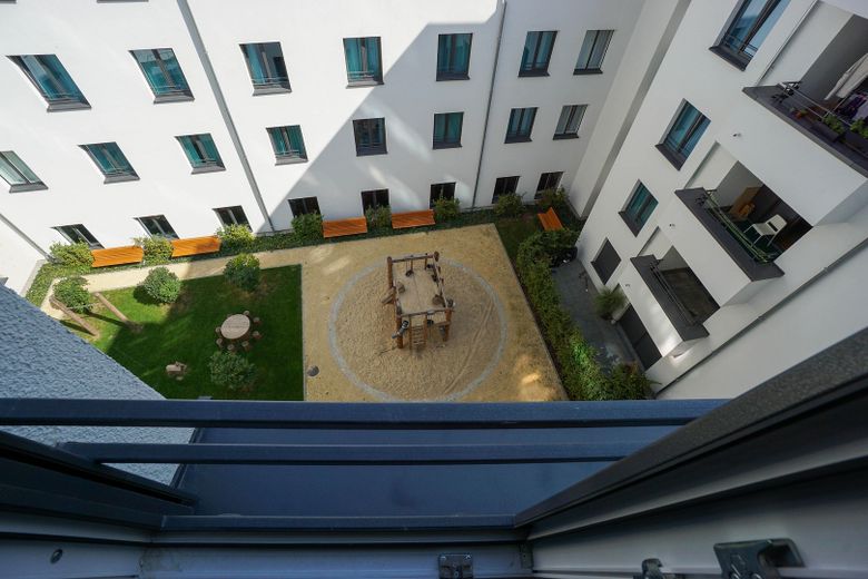 Habiter moderne avec toute la famille, appartement de 4 pièces - HC55 – Blick in den Innenhof