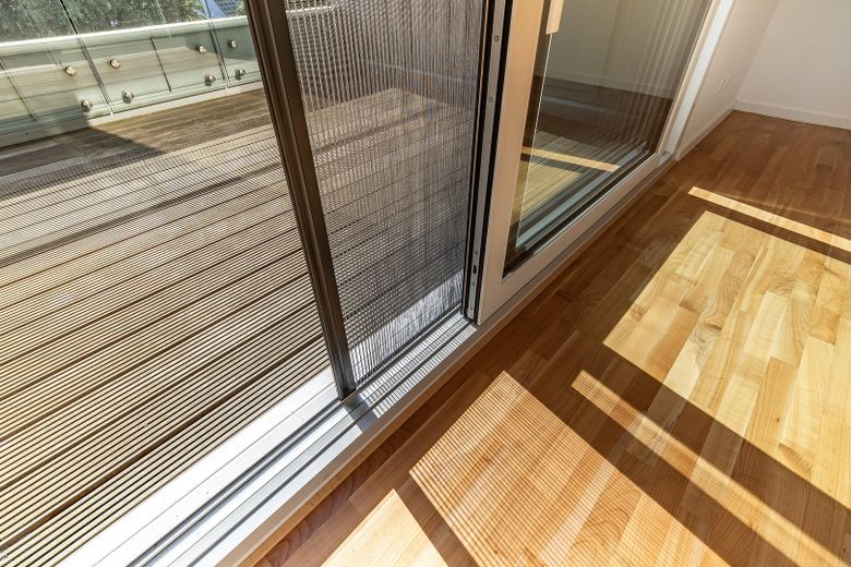 Attraktive Maisonettewohnung mit Haus-im-Haus-Charakter, Dachloggia, Garage – Schlafzimmer - Dachloggia