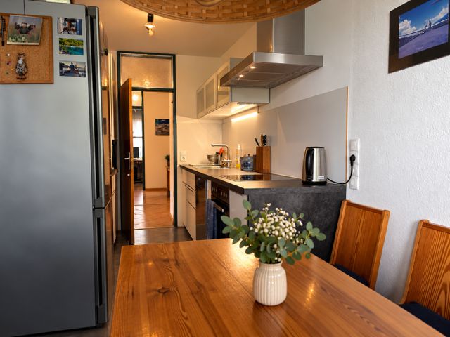 Traumhafte Wohnung mit großem Balkon und Fernblick in Murnau a. Staffelsee – Küche