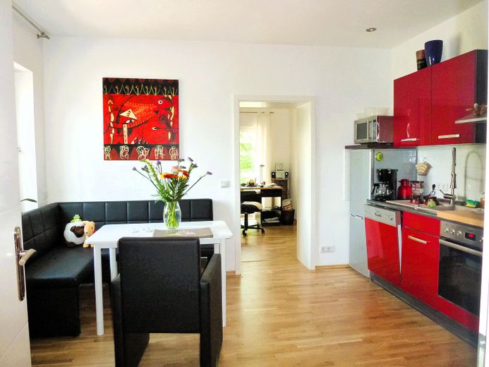Mehrgenerationenhaus 371 m², Waldidyll am Flughafensee + Aufstockungspotenzial um 155 m² – Küche möbliert