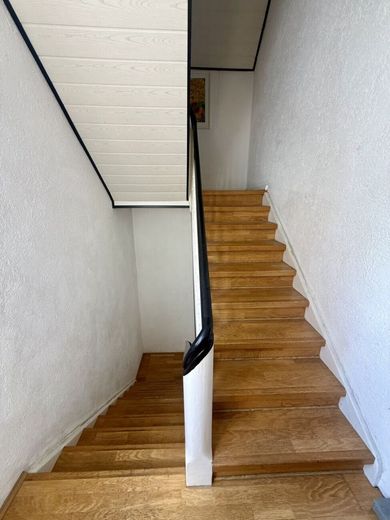 Wohnen mit Charakter - großzügige Altbauwohnung mit Balkon und Carport in Minden - Süd – Treppenhaus