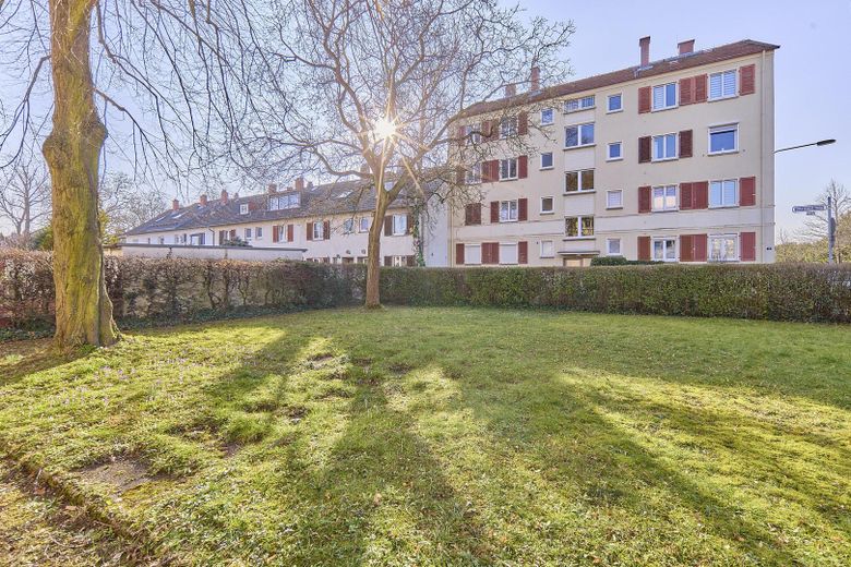 Eigennutz oder Mietgarantie mit 5,7% Rendite: Sanierte 3-Zimmer-Wohnung mit Balkon in ruhiger Lage – Hausansicht