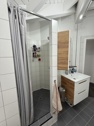 Abitare con carattere – moderna maisonette con un’architettura del tetto impressionante, giardino e piscina – Foto 12