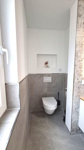 neuwertiges Einfamilienhaus mit der Doppelgarage – WC OG