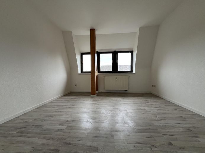 Erstbezug nach Sanierung - Großzügige 3-Raumwohnung in Zwickau-Nord im DG – फोटो 10