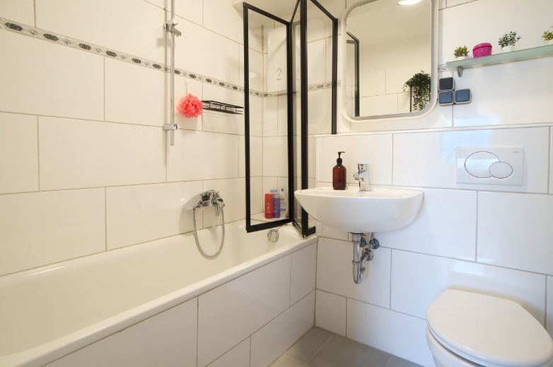 Helle Wohnung mit 2 Schlafzimmern und Balkon, Komplettausstattung, Internetzugang – e21e8cf934b37f19f1d37b1cb5d3c5752147b5b3.jpg