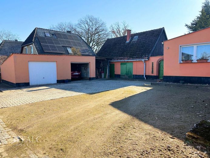 ***Einfamilienhaus in ruhiger Lage auf großem Grundstück - viel Raum für Ihre Ideen*** – Außenansicht
