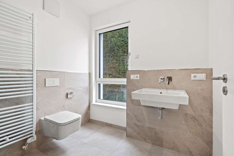 TOP-PREIS! Große Traumwohnung mit Seeblick – Zwei Bäder...