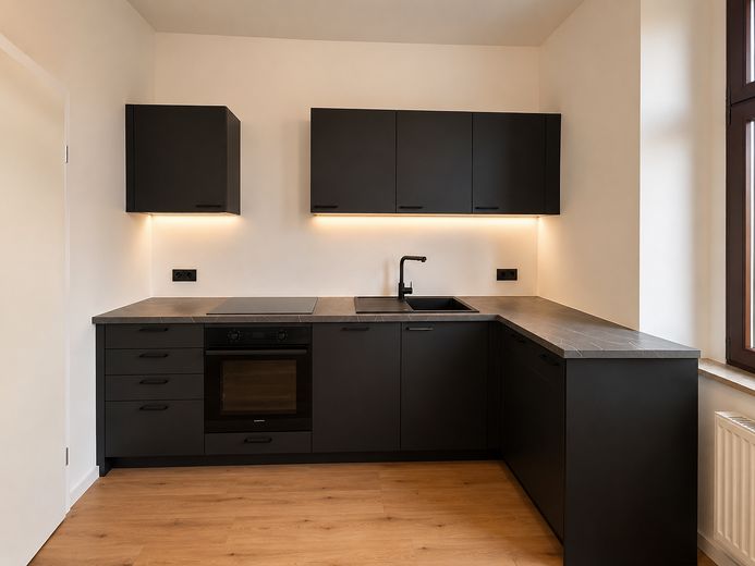 Erstbezug nach Sanierung: Großzügige 2-Zimmer-Altbauwohnung mit Balkon, Aufzug & Einbauküche am Dom – Küche