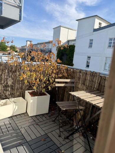 Bezugsfrei in Flingern: 1-Zimmer-Wohnung mit Balkon, Keller und Tiefgarage – Balkon