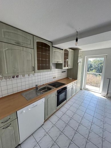 Großzügige und vermietete 2-Zi. mit Laminat, Balkon, EBK und Wanne in zentraler Lage – PHOTO-2024-07-09-15-19-39_2