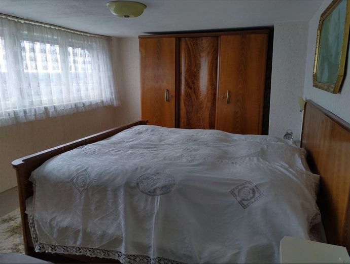Idyllisch Wohnen mit freiem Blick ins Grüne – Schlafzimmer Süd OG
