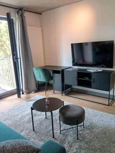 305 Exklusives & möbliertes Apartment im kernsanierten Bunker – Design, Komfort & Geschichte – TV + Schreibtisch