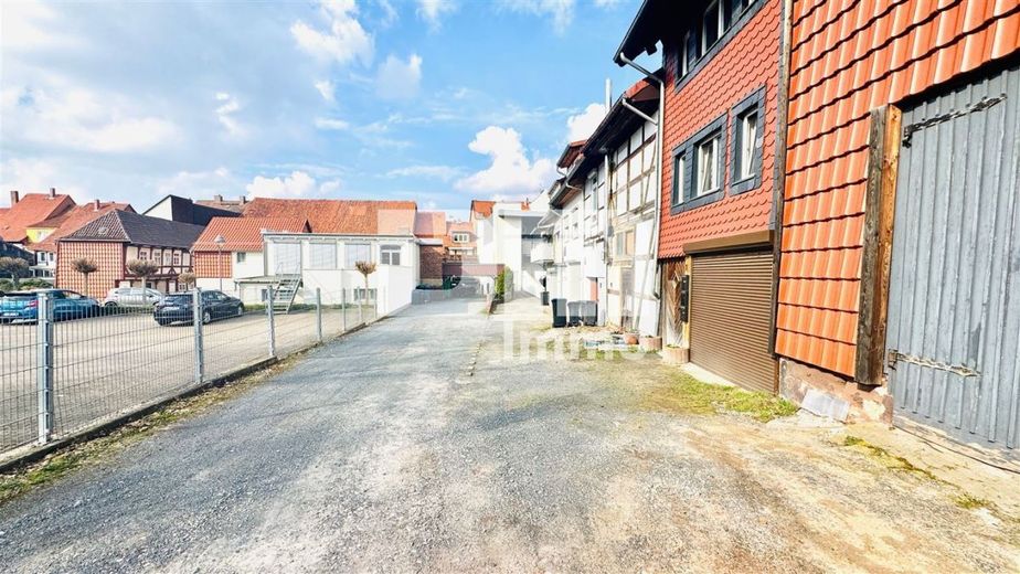 Historisches Fachwerk-Ensemble mit Renditepotenzial in zentraler Lage von Northeim – Zufahrt Rückseite