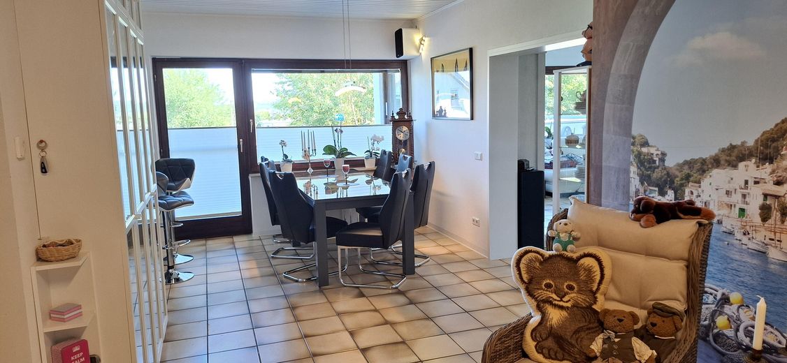 Zweifamilienhaus plus Appartement - Provisionsfrei – Essbereich Erdgeschoss