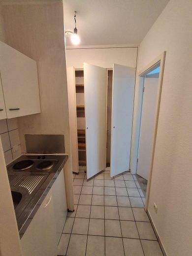 gut geschnittenes und zentrales Apartment zu vermieten – Diele