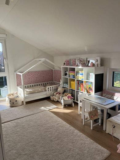 Modernes Einfamilienhaus mit großem Garten – Kinderzimmer 1