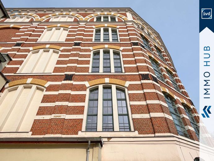 ++ Wohnen mit Blick auf die weiße Elster: 2RW mit Galerie und Loggia ++ – 3015106-NZJ12kfsMaNbSZgvSPykwGqx-Fassade Detail.jpg