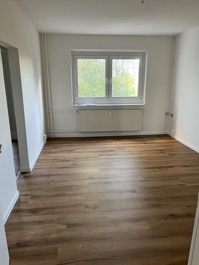 Balkon-Upgrade in Toitenwinkel: 3 Zimmer für Paare & kleine Familien – Wohnzimmer