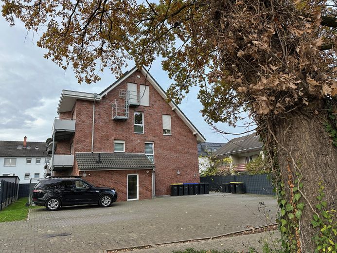 Haus und Stellplätze ab Einfah