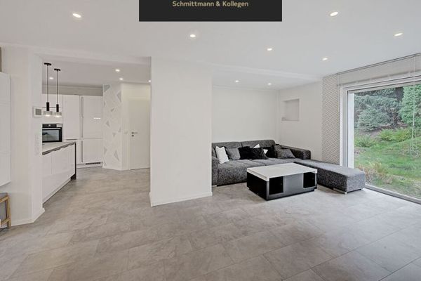 Traumhaus für Paare: Moderne Räume, freistehende Badewanne & viel Potenzial im Grünen
