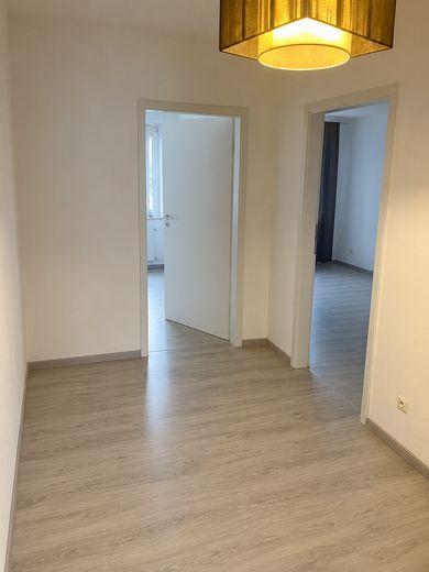 geräumige 3 Zimmer Wohnung mit Balkon und TG – Flur