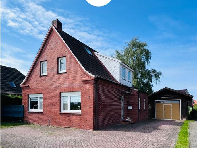 Gemütliches Einfamilienhaus mit großer Garage, überdachter Terrasse und Garten – Foto 1