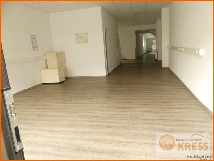 Ladenlokal in Schlüchtern Innenstadt, ebenerdiger Zugang, große Schaufensterfläche incl. Teeküche – Bild 2