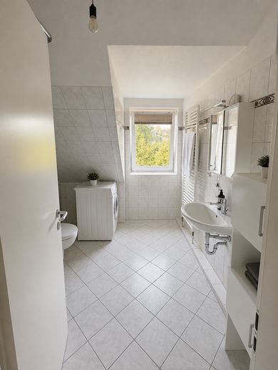 Großzügige, helle 3 Zimmerwohnung zum 01.10 oder 01.11 – Foto 4
