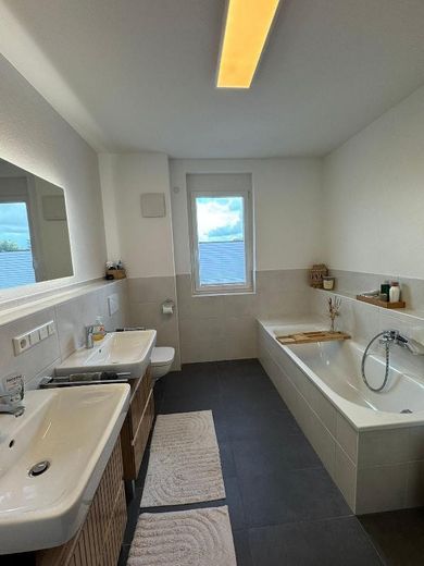 Exclusives 4,5 Zimmer Penthouse in ruhiger Lage in Schwanau - Ottenheim zu vermieten! – Vollbad