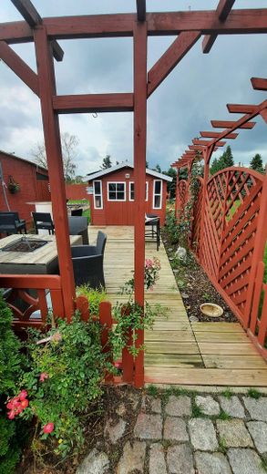 Naturparadies nähe Ludwigslust mit Schwimmteich, Koiteich und Werkstatt für Pendler Hamburg - Berlin – Terrasse mit Badehaus