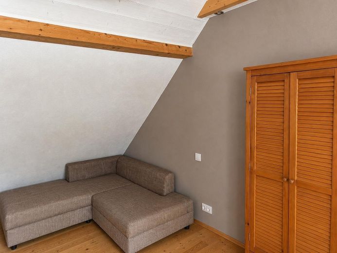DHH+Bungalow zu Vermieten – Kinderzimmer Haupthaus